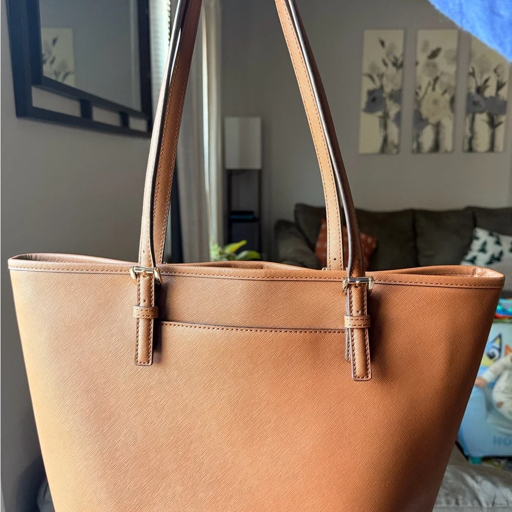 Michael Kors | Brown Saffiano Leather Shoulder Bag with Gold Hardware - Picture 2 of 7